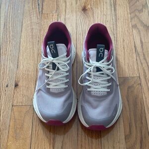 NWOT On Running Women's Sneakers - White and pink